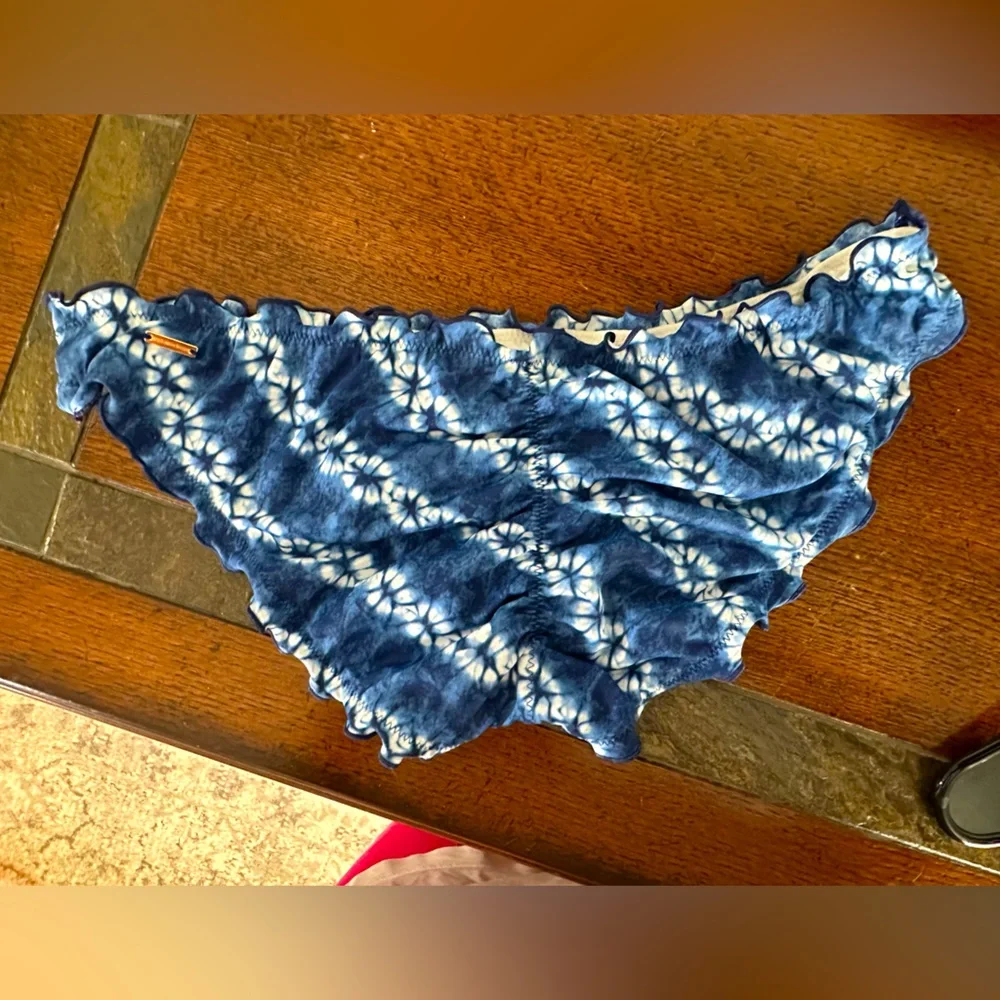 NWOT SZ L Victoria’s Secret swim bottom